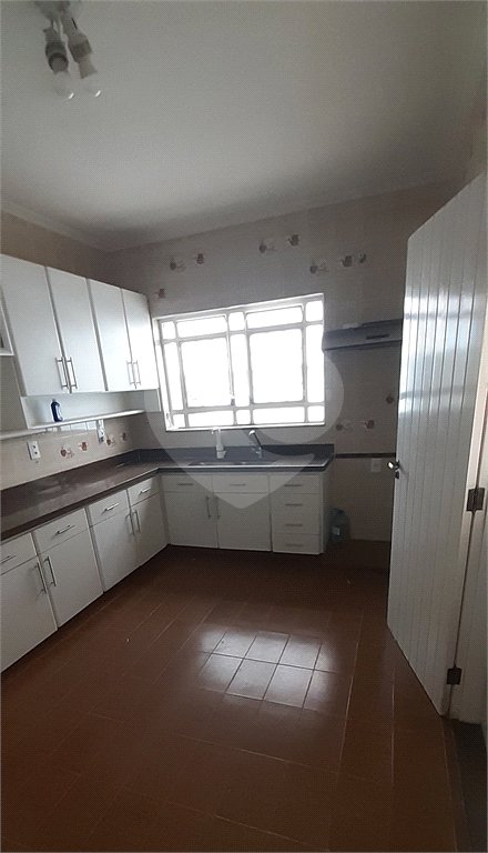 Casa à venda com 5 quartos, sendo 1 suíte, no Centro, Bom Jesus dos Perdões, SP