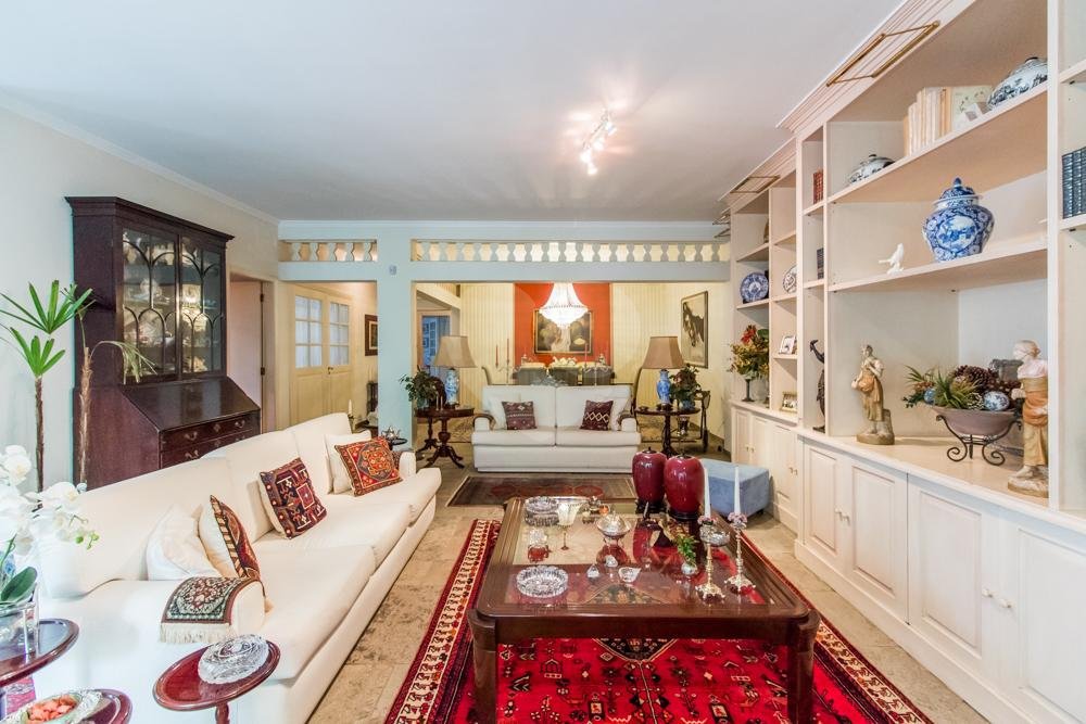 Casa à venda com 5 quartos, sendo 3 suítes, em Alto da Boa Vista, São Paulo, SP