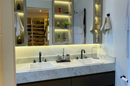 Apartamento à venda com 3 quartos, sendo 1 suíte,  em Vila Mariana, São Paulo, SP