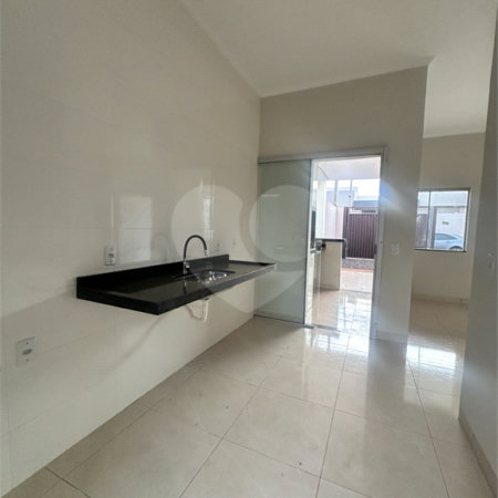 Casa à venda com 3 quartos, sendo 1 suíte,  em Ipê, Três Lagoas, MS