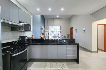 Casa à venda com 3 quartos, sendo 1 suíte, no condomínio Residencial Mont Blanc, Itu - SP