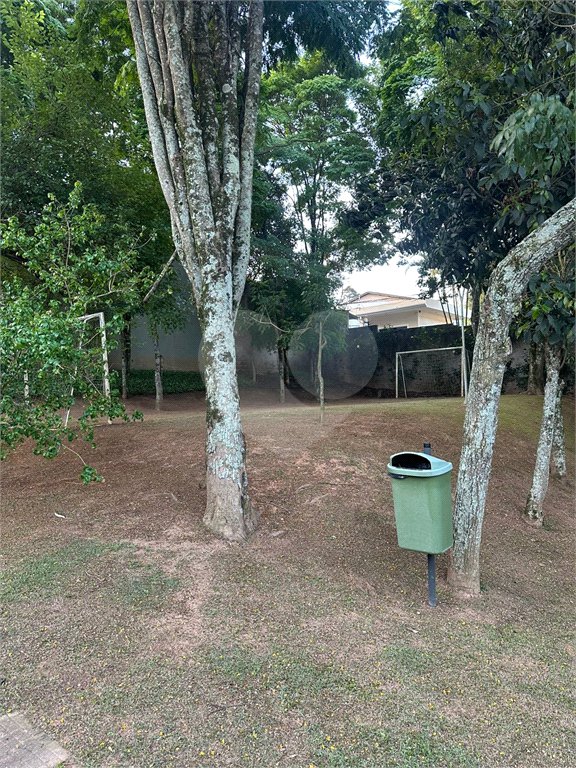 Casa à venda com 4 quartos, sendo 1 suíte,  no condomínio Jardim das Acácias, Cotia - SP