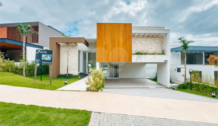 Casa à venda com 4 suítes no condomínio Villa dos Pinheiros, Indaiatuba - SP