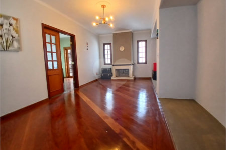 Casa à venda com 5 quartos, sendo 3 suítes, em Vila Santista, Atibaia, SP