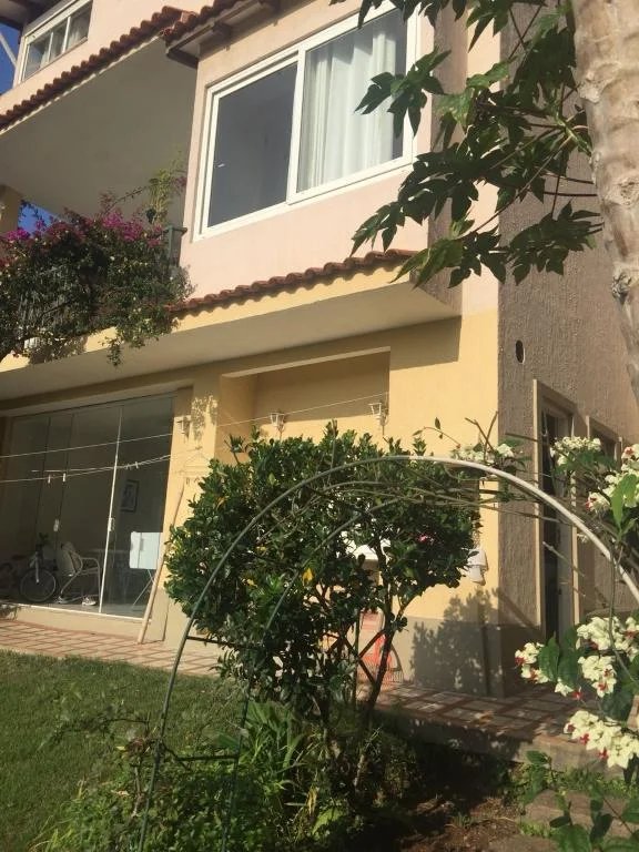 Casa à venda com 5 quartos, sendo 4 suítes, no condomínio Jardim Vitória Régia, São Paulo - SP