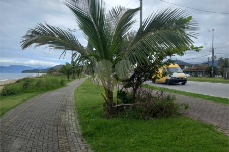 Sobrado à venda com 2 quartos, sendo 1 suíte, em Estância Balneária Hawai, Caraguatatuba, SP