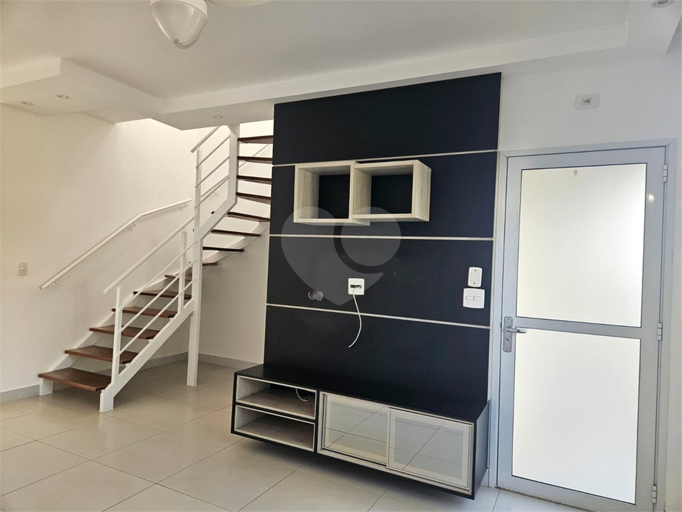 Casa à venda com 2 quartos, sendo 1 suíte, no condomínio Vitória Park, Suzano - SP