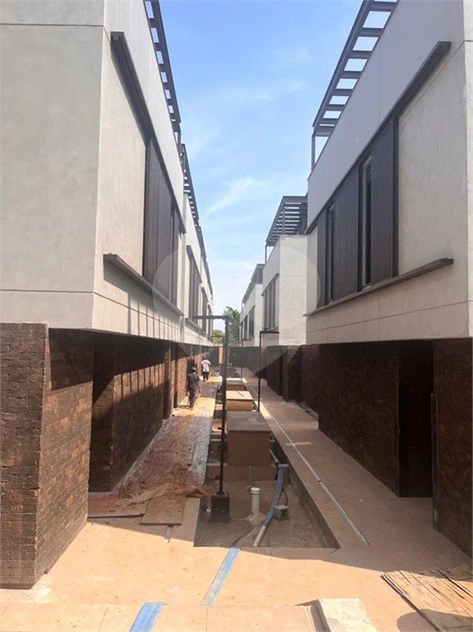 CASA DE CONDOMINIO