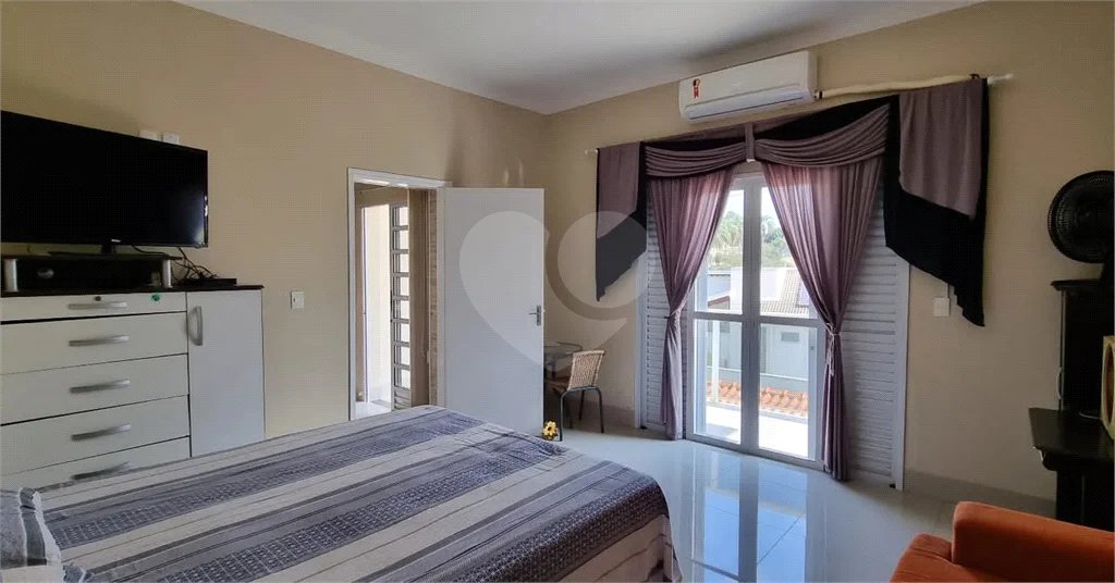 Casa à venda com 3 quartos, sendo 1 suíte, no condomínio Chácaras do Lago, Vinhedo - SP