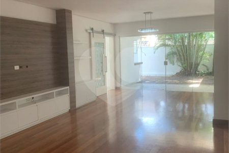 Casa à venda com 3 suítes no condomínio Villaggio Belvedere, São Paulo - SP