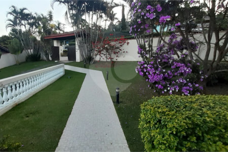 Casa à venda ou para alugar com 5 quartos, sendo 1 suíte, no Centro, Bom Jesus dos Perdões, SP