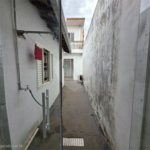Casa térrea à venda no Douradinho com 2 quartos e edícula com mais dois quartos e 2 banheiros.