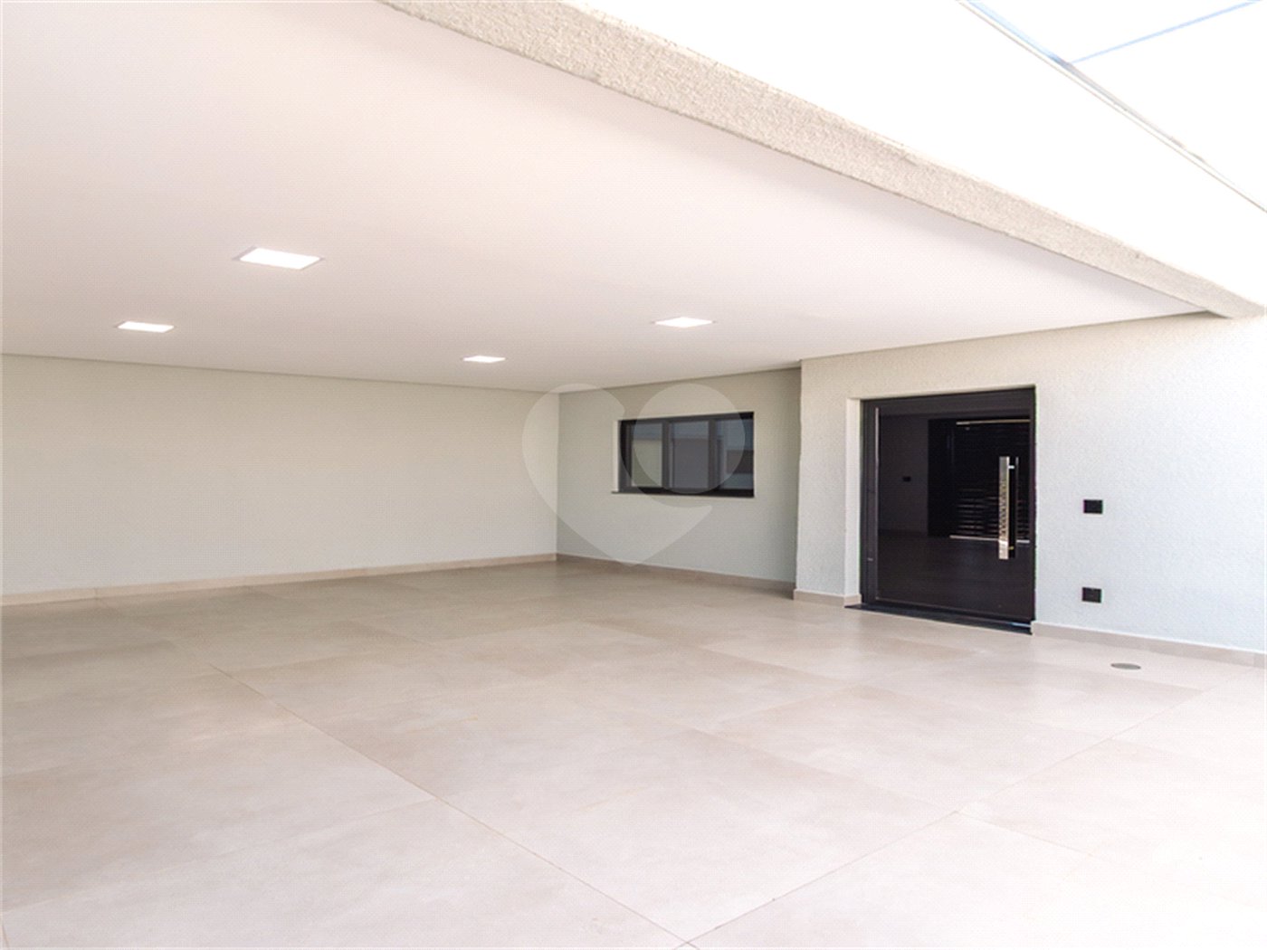 Indaiatuba- Jardim Bom Sucesso - Venda: R$ 765.000,00 - Área total: 150m² Área construída: 115m² - 3 dormitórios sendo 1 suíte com armário planejado; Cozinha integrada; Sala para dois ambientes; Banheiros com box gabinetes e espelhos; Área gourmet com churrasqueira a carvão e móveis planejados;