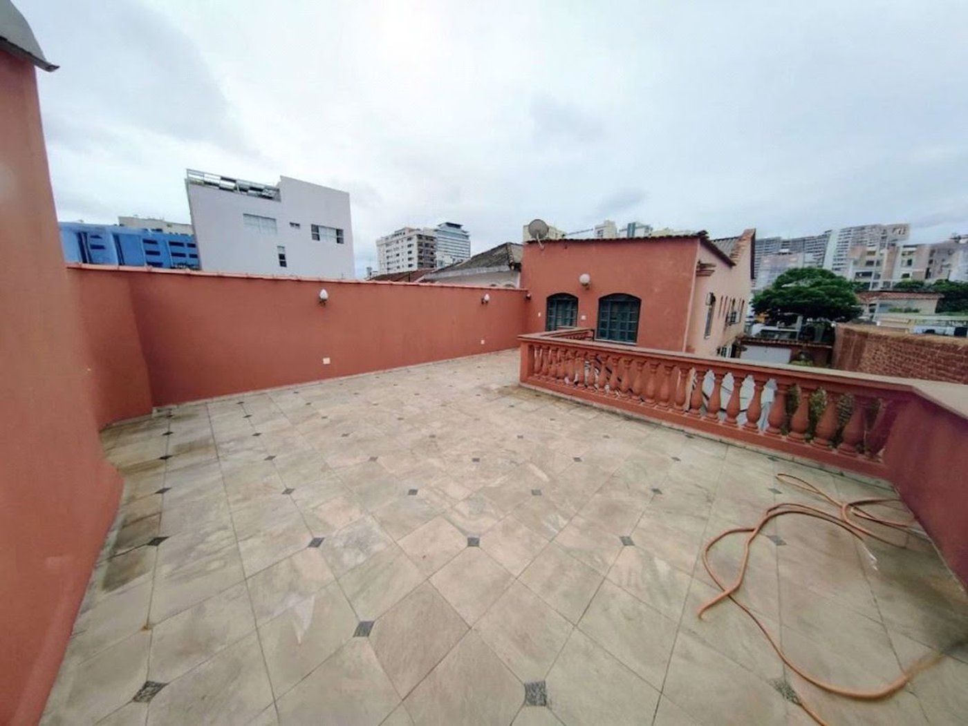 Casa com 7 dormitórios, 249 m² - venda por R$ 2.235.000,00 ou aluguel por R$ 15.000,00 - Gonzaga - Santos/SP