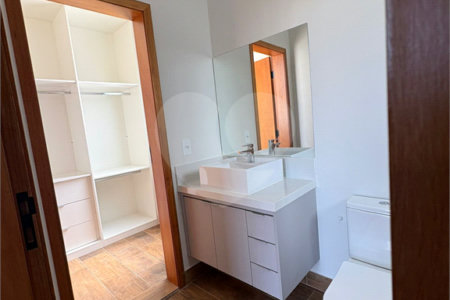 Casa à venda com 4 suítes no condomínio Portal dos Bandeirantes, Salto - SP