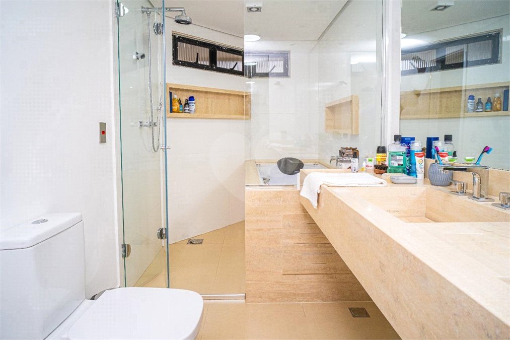 Apartamento à venda com 4 quartos, sendo 3 suítes, em Moema, São Paulo, SP
