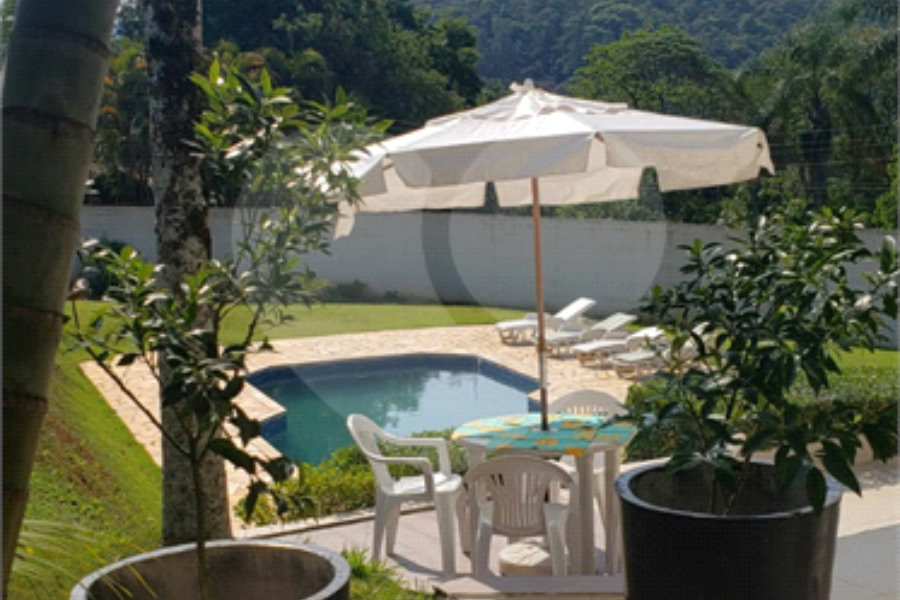 Casa à venda com 4 suítes em Pirucaia, Mairiporã, SP