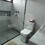 Casa à venda ou para alugar com 4 suítes no condomínio Figueira Garden, Atibaia - SP