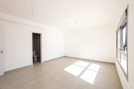 Apartamento à venda com 3 quartos, sendo 1 suíte,  em Vila Sofia, São Paulo, SP