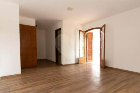 Casa à venda com 4 quartos, sendo 1 suíte, em Vila Tiradentes, São Paulo, SP
