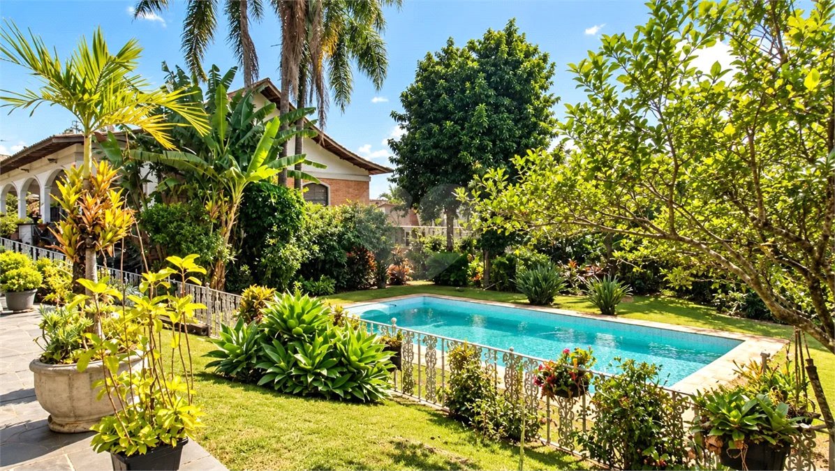 Casa à venda com 5 quartos, sendo 4 suítes, em Interlagos, São Paulo, SP