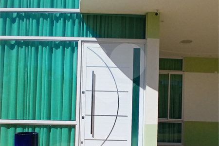 Casa à venda com 3 suítes no condomínio Figueira Garden, Atibaia - SP