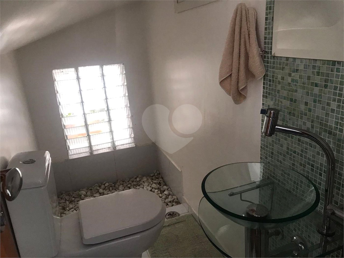 Casa à venda com 4 quartos, sendo 2 suítes,  no condomínio Conjunto Residencial Green Village I, Mogi das Cruzes - SP
