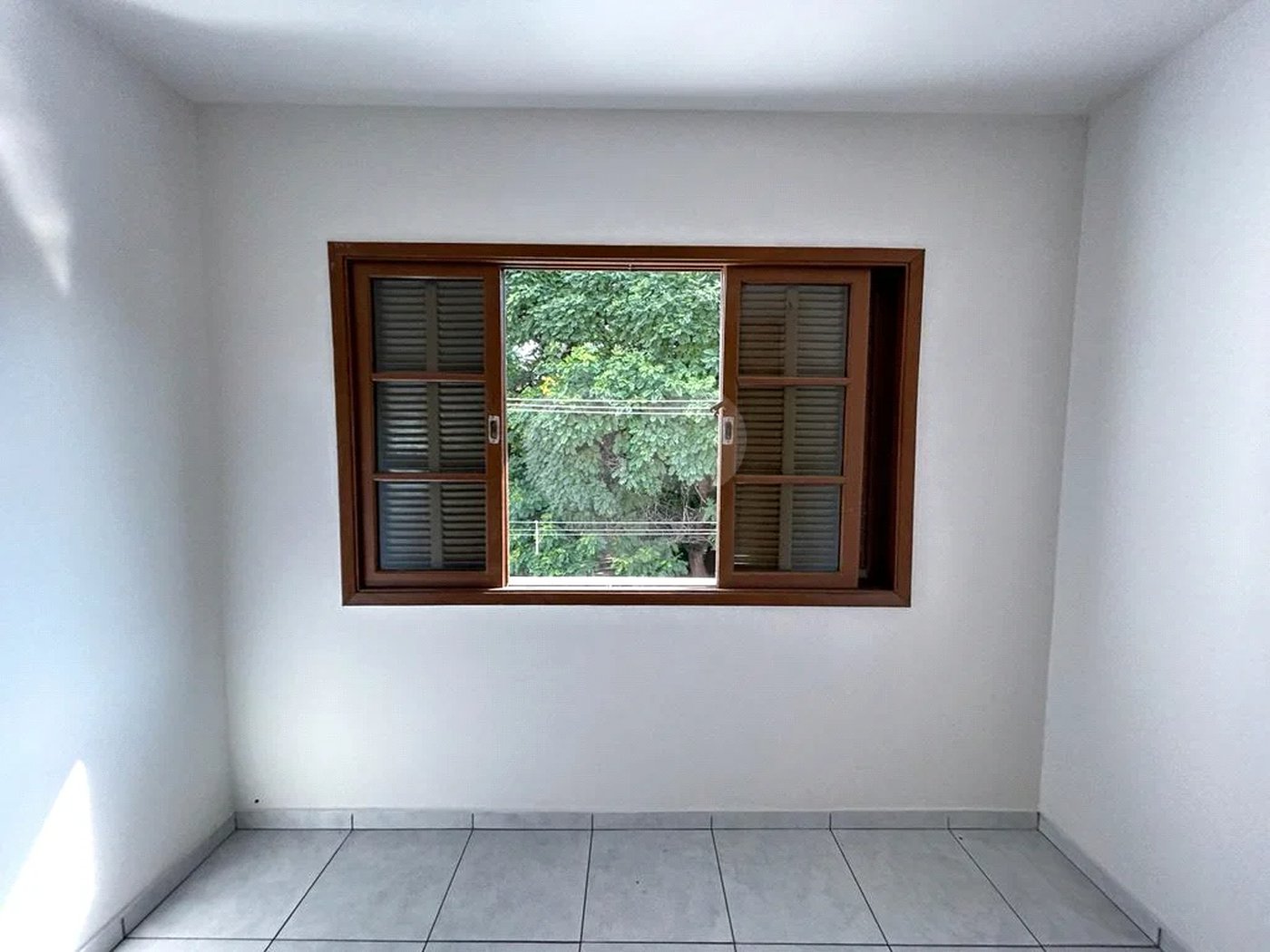 SOBRADO PARA LOCAÇÃO NO PARQUE DOMINGOS COM 03 DORM 01 SUITE 02 VAGAS DE GARAGEM