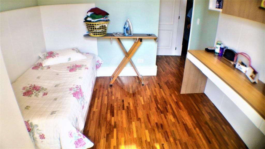 Casa à venda com 5 suítes no condomínio Travessa Tenente Ariston de Oliveira,4, São Paulo - SP