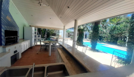 Sobrado à venda com 4 suítes em Roseira, Mairiporã, SP