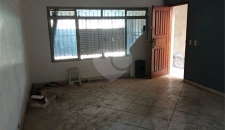 Exccelente imóvel totalmente reformado com 03 Dormts, 01 Suíte e 02 vagas.