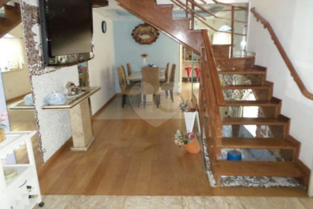 Casa à venda com 5 quartos, sendo 2 suítes,  em Vila Gustavo, São Paulo, SP