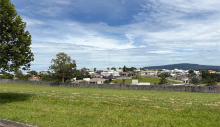 Terreno à venda no condomínio Village Saint Charbel, Araçoiaba da Serra - SP