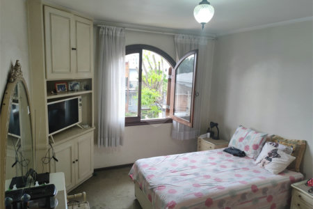 Casa à venda com 4 quartos, sendo 2 suítes, no condomínio Chácara das Rosas, São Paulo - SP