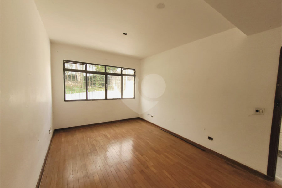 Casa à venda com 3 quartos, sendo 1 suíte, em Parque Maria Domitila, São Paulo, SP