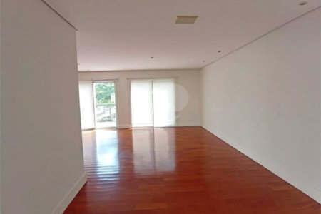 Casa à venda com 3 suítes no condomínio Solares Vila Europa, São Paulo - SP