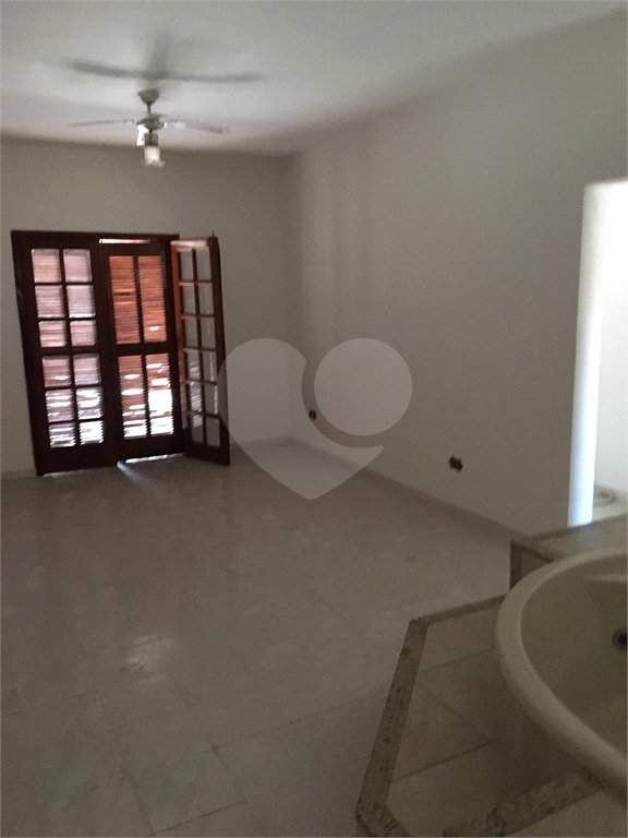 Sobrado à venda com 4 quartos, sendo 1 suíte, em Tremembé, São Paulo, SP