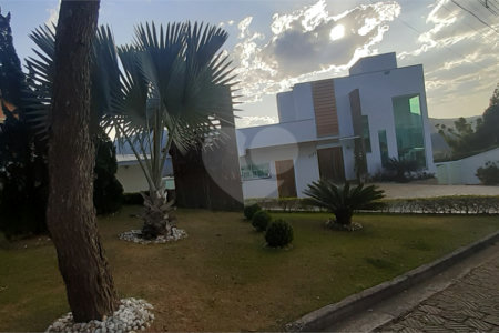 Casa em condomínio à venda ou para alugar com 5 quartos, sendo 3 suítes,  no Centro, Bom Jesus dos Perdões, SP