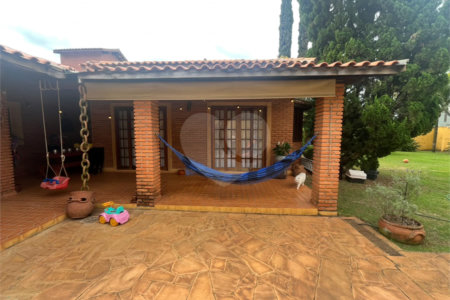 Casa à venda com 3 quartos, sendo 1 suíte, em Parque Santa Marta, São Carlos, SP