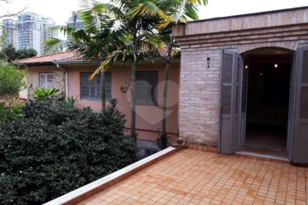 Sobrado à venda com 3 quartos, sendo 1 suíte,  em Brooklin Paulista, São Paulo, SP