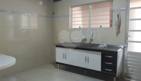 Casa à venda com 4 quartos, sendo 1 suíte,  no Centro, São Roque, SP