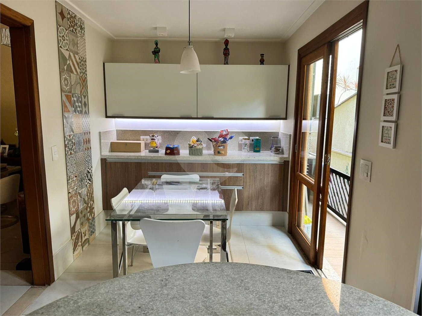 Casa à venda com 3 quartos, sendo 1 suíte, no condomínio Residencial Jardim das Flores 1510, Cotia - SP