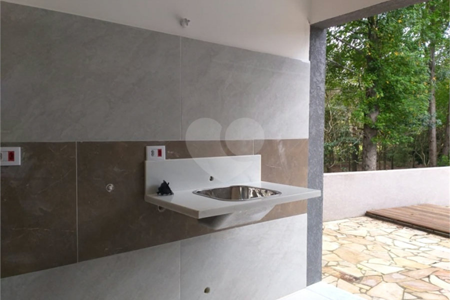 Casa à venda com 2 quartos, sendo 1 suíte, no condomínio Figueira Garden, Atibaia - SP