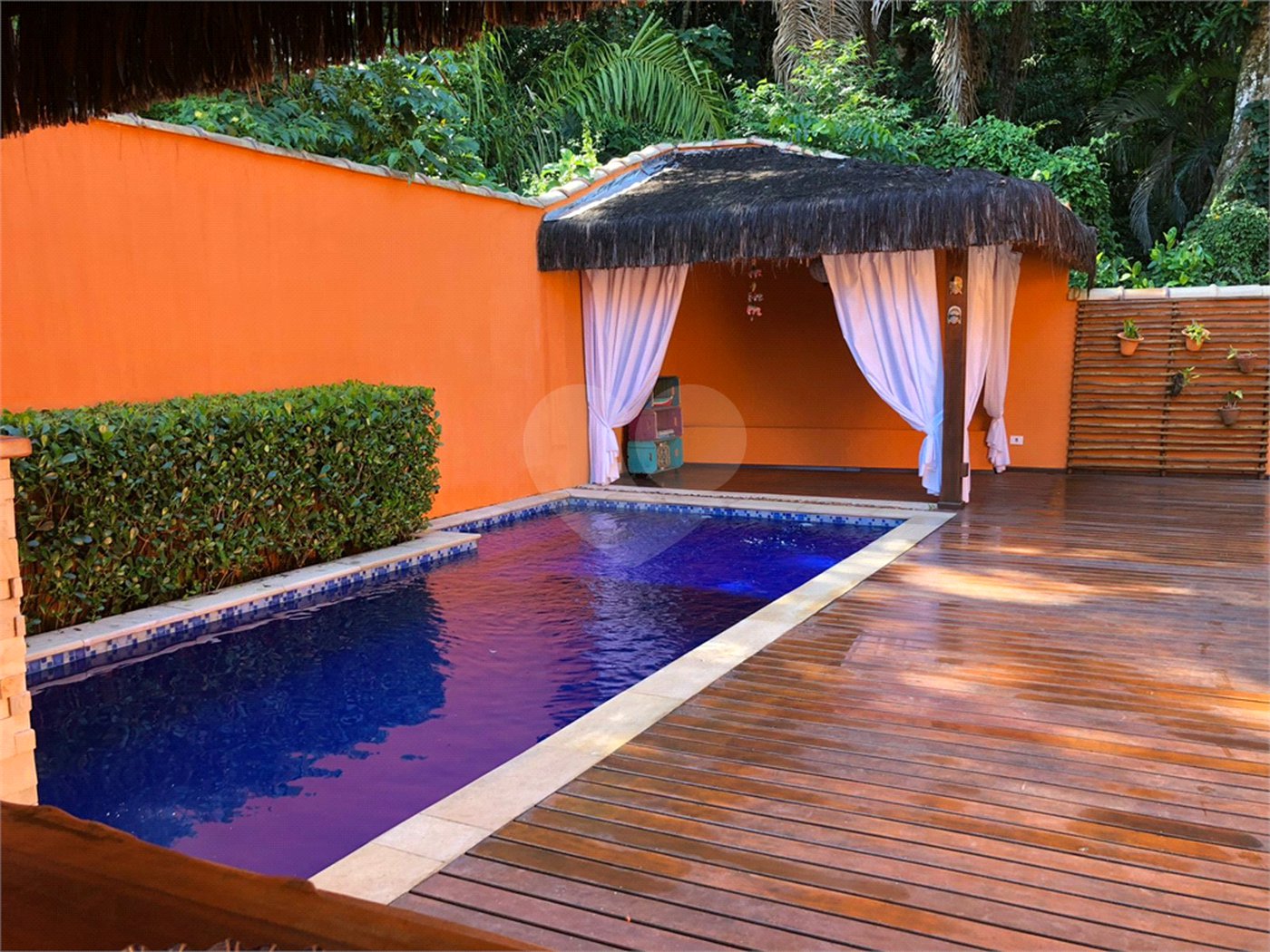 Casa à venda com 4 quartos, sendo 2 suítes,  em Barra Velha, Ilhabela, SP