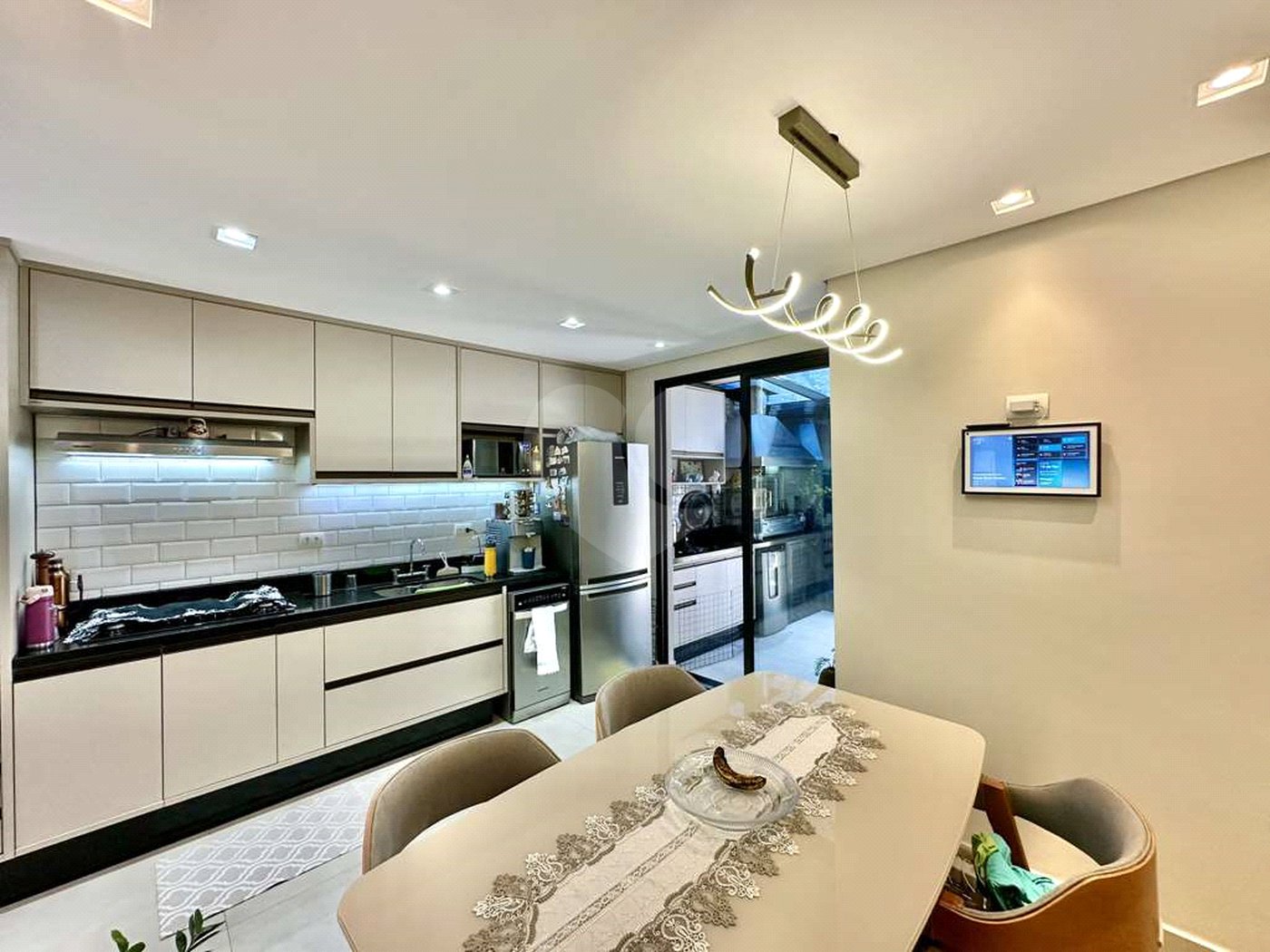Casa à venda com 2 suítes no condomínio Gran Loft, Cotia - SP