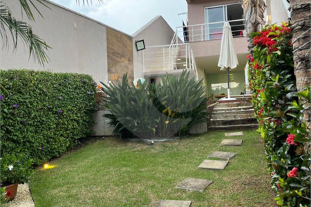 Sobrado à venda com 3 quartos, sendo 1 suíte,  em Vila Suissa, Mogi das Cruzes, SP