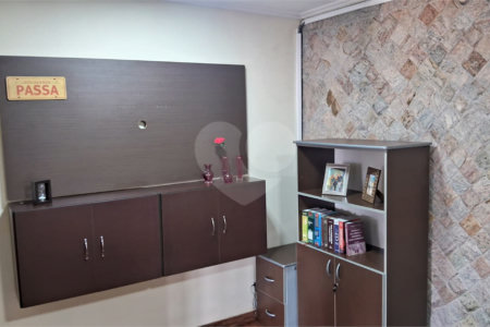 Sobrado à venda com 4 quartos, sendo 2 suítes, em Jardim Quisisana, Poços de Caldas, MG