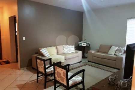 Casa à venda com 4 quartos, sendo 1 suíte, no condomínio Residencial Esplanada, Salto - SP