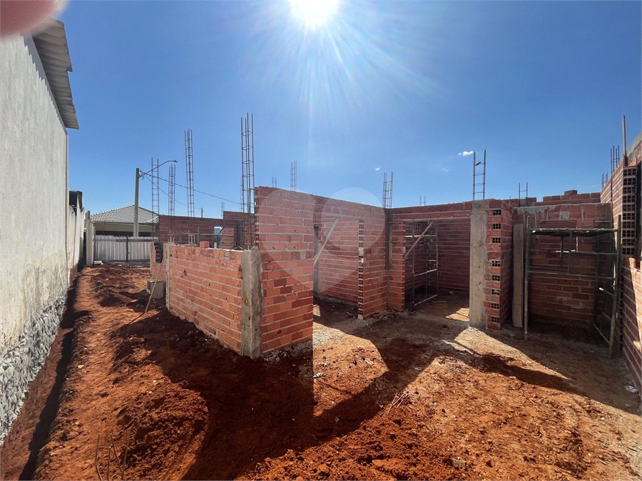 Casa à venda com 3 quartos, sendo 1 suíte, no condomínio Tivolli Residencial, Itapetininga - SP