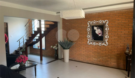 Sobrado à venda com 5 quartos em Horto, São Paulo, SP